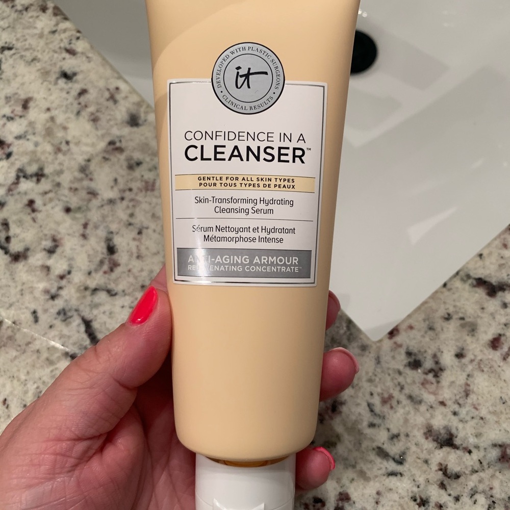 IT Cosmetics - Confidence in a Cleanser